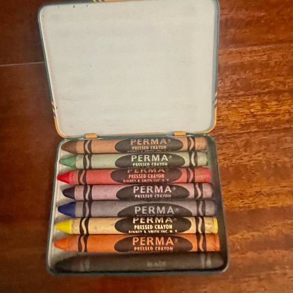 Antique Crayola Tin - Picture 2 of 3
